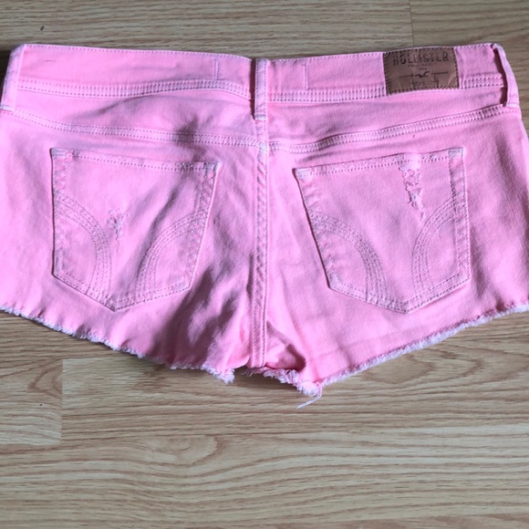 Pink Hollister shorts , size 29 . - Picture 4 of 4